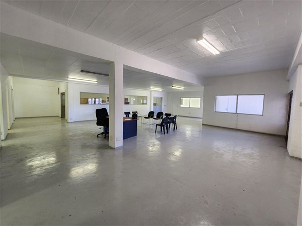 332  m² Commercial space