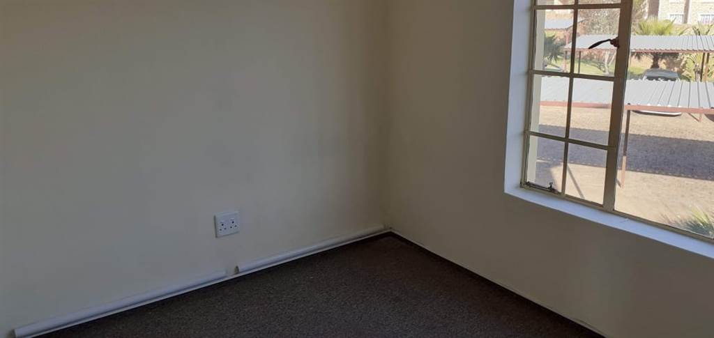 2 Bed Apartment in Strubens Valley photo number 11