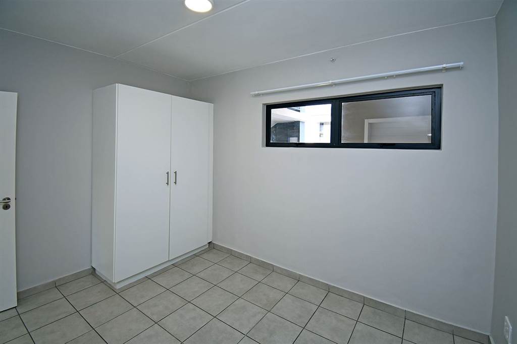 2 Bed Apartment in Parklands North photo number 13