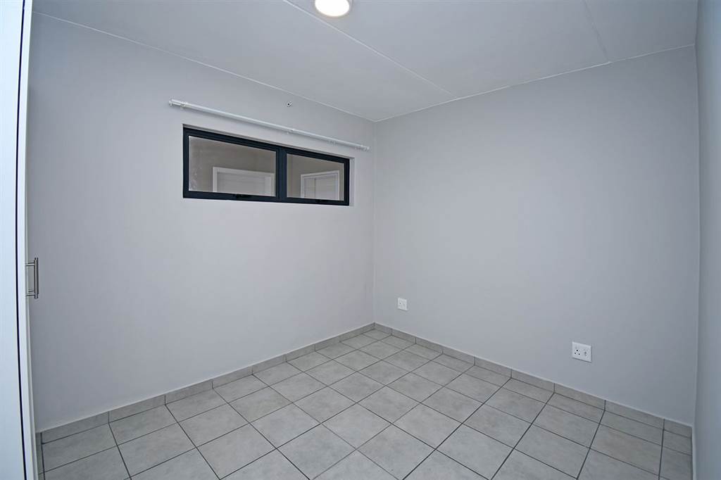 2 Bed Apartment in Parklands North photo number 12