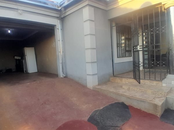 3 Bed House in Mohlakeng
