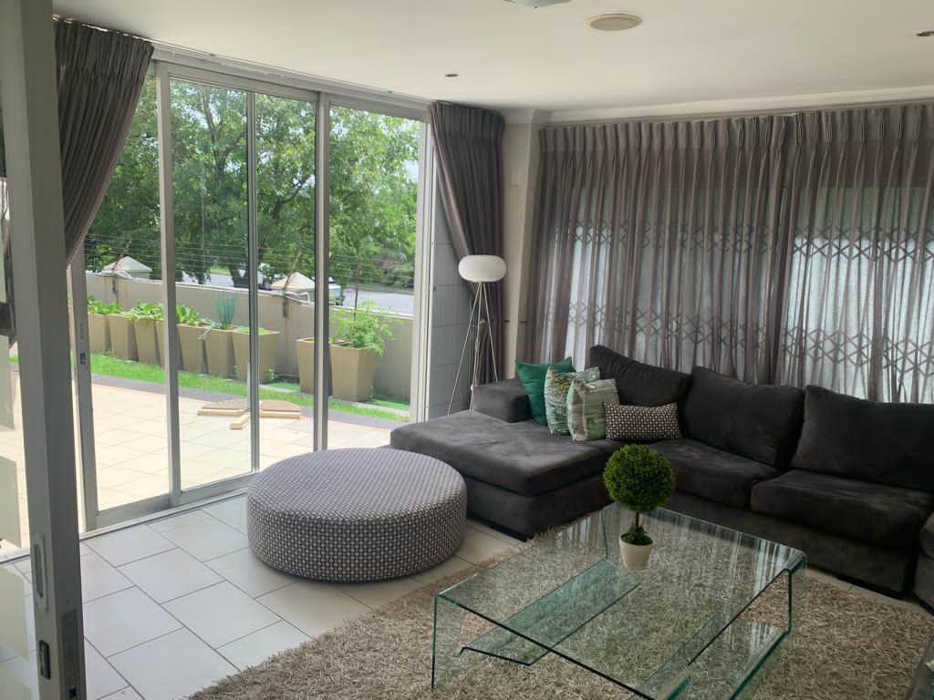5 Bed House in Woodmead photo number 3