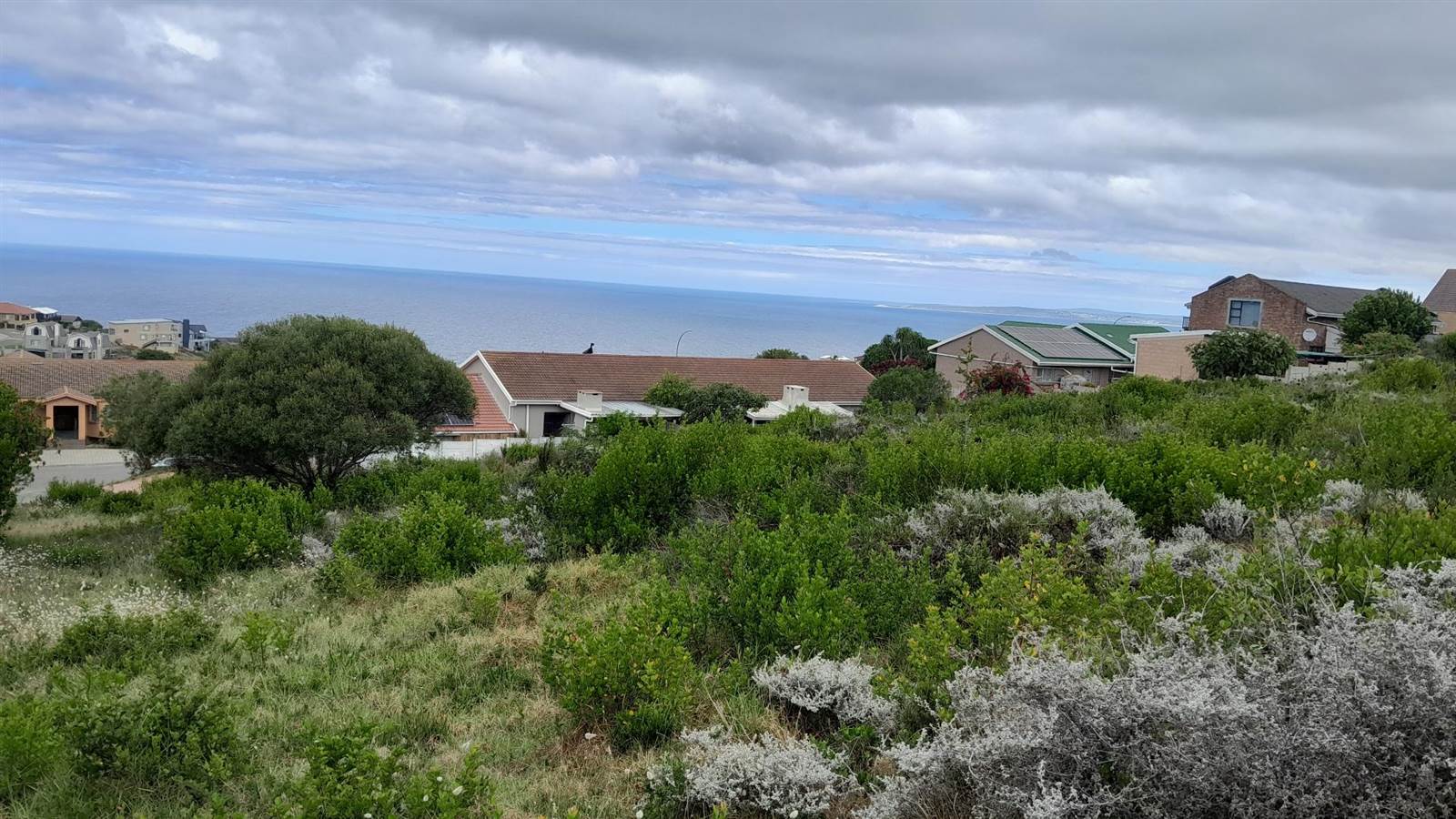 1020 m² Land available in Dana Bay photo number 2