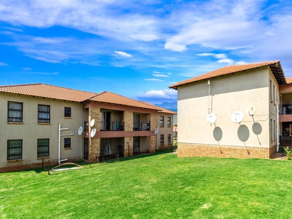 3 Bed Apartment in Grobler Park