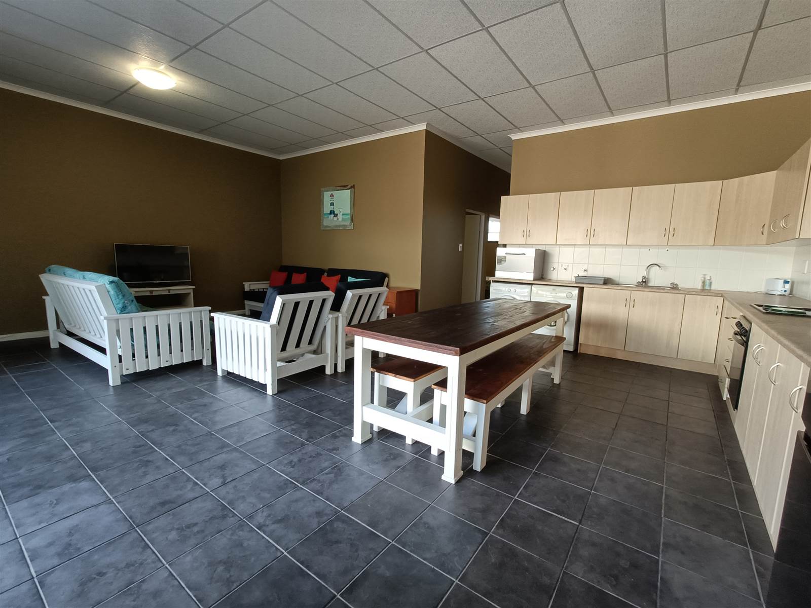 2 Bed Apartment in Stilbaai photo number 3
