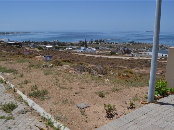 742 m² Land available in Da Gama Bay