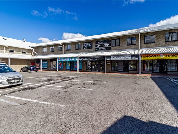 273  m² Commercial space