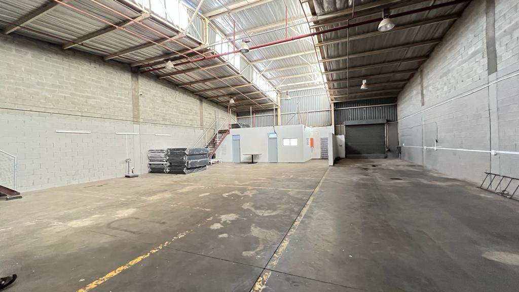 415  m² Industrial space in Selby photo number 1