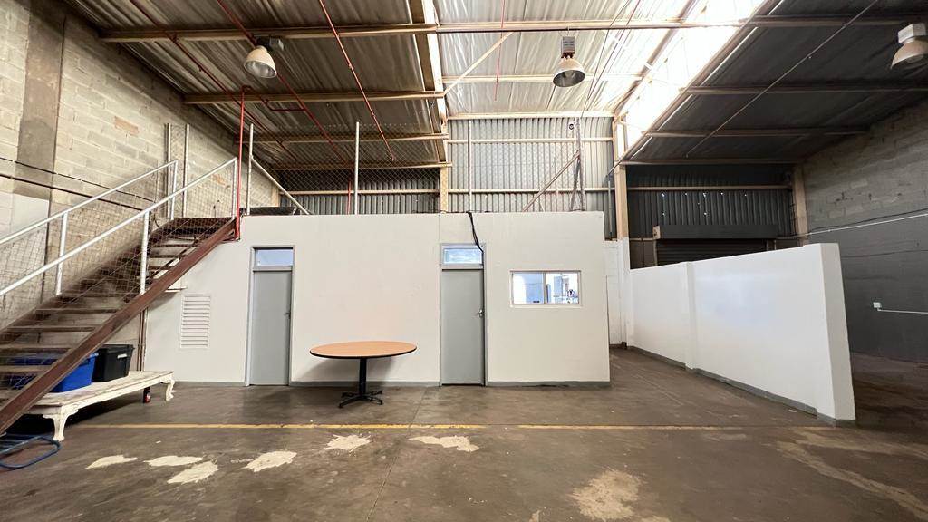 415  m² Industrial space in Selby photo number 5