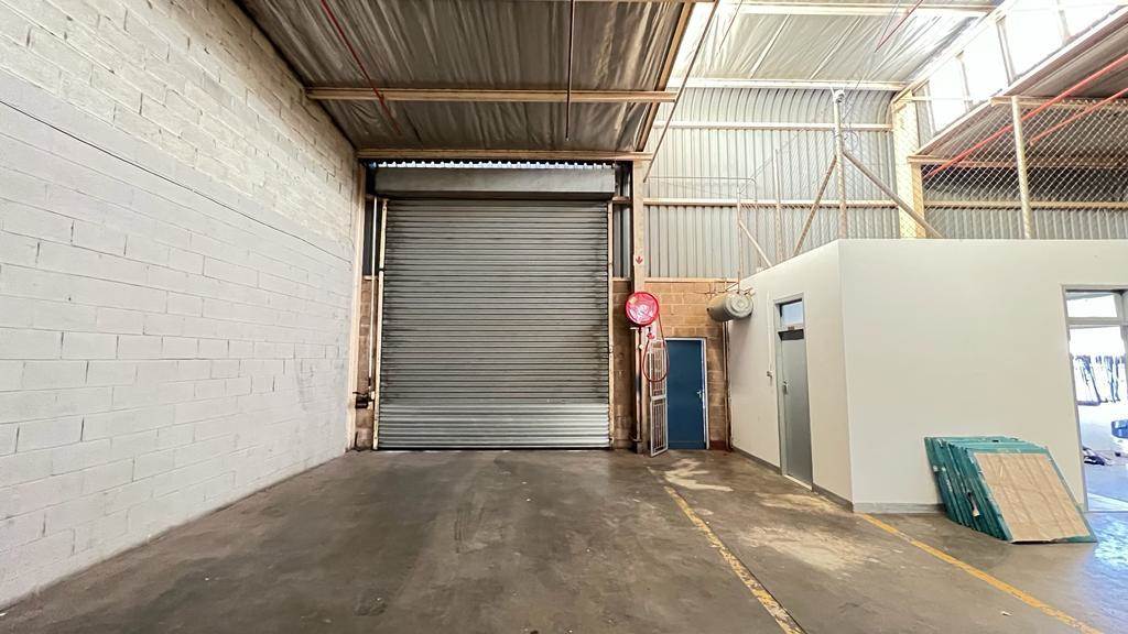 415  m² Industrial space in Selby photo number 2