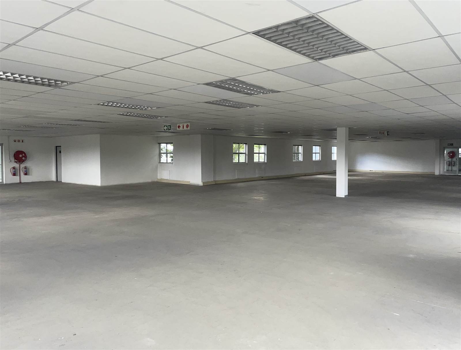 275  m² Commercial space in Halfway Gardens photo number 18