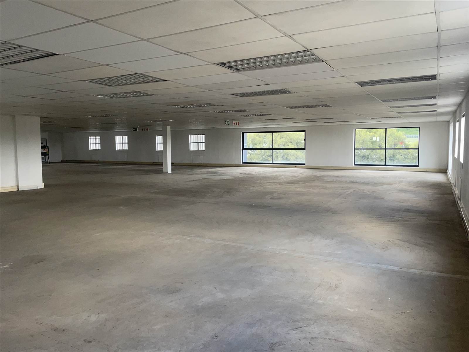 275  m² Commercial space in Halfway Gardens photo number 20