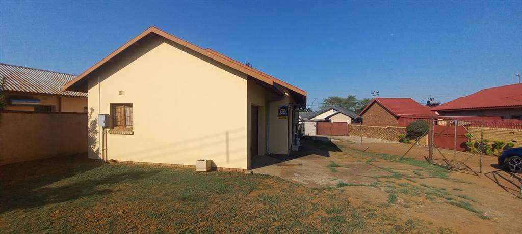 2 Bed House in Soshanguve photo number 25