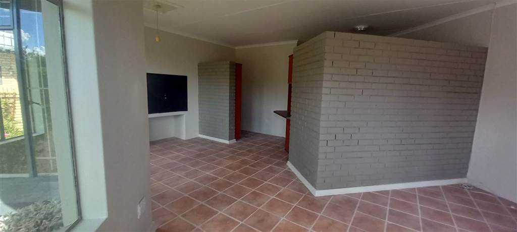 3 Bed Townhouse in Spitskop photo number 3