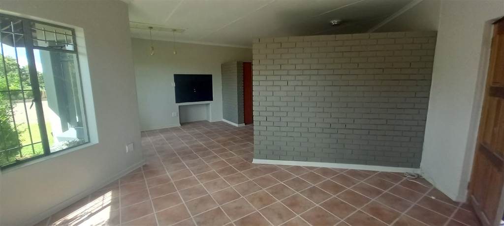 3 Bed Townhouse in Spitskop photo number 2