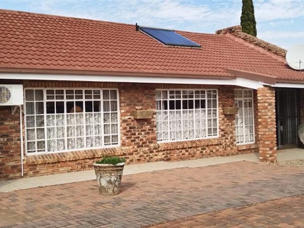 3 Bedroom Townhouse 3 Bedroom Townhouse