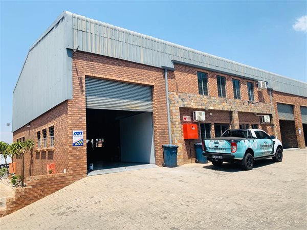 208  m² Industrial space