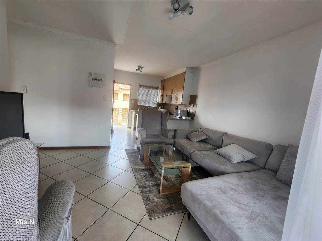 2 Bed Apartment in Monavoni photo number 3