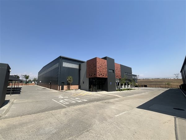 3 703  m² Industrial space