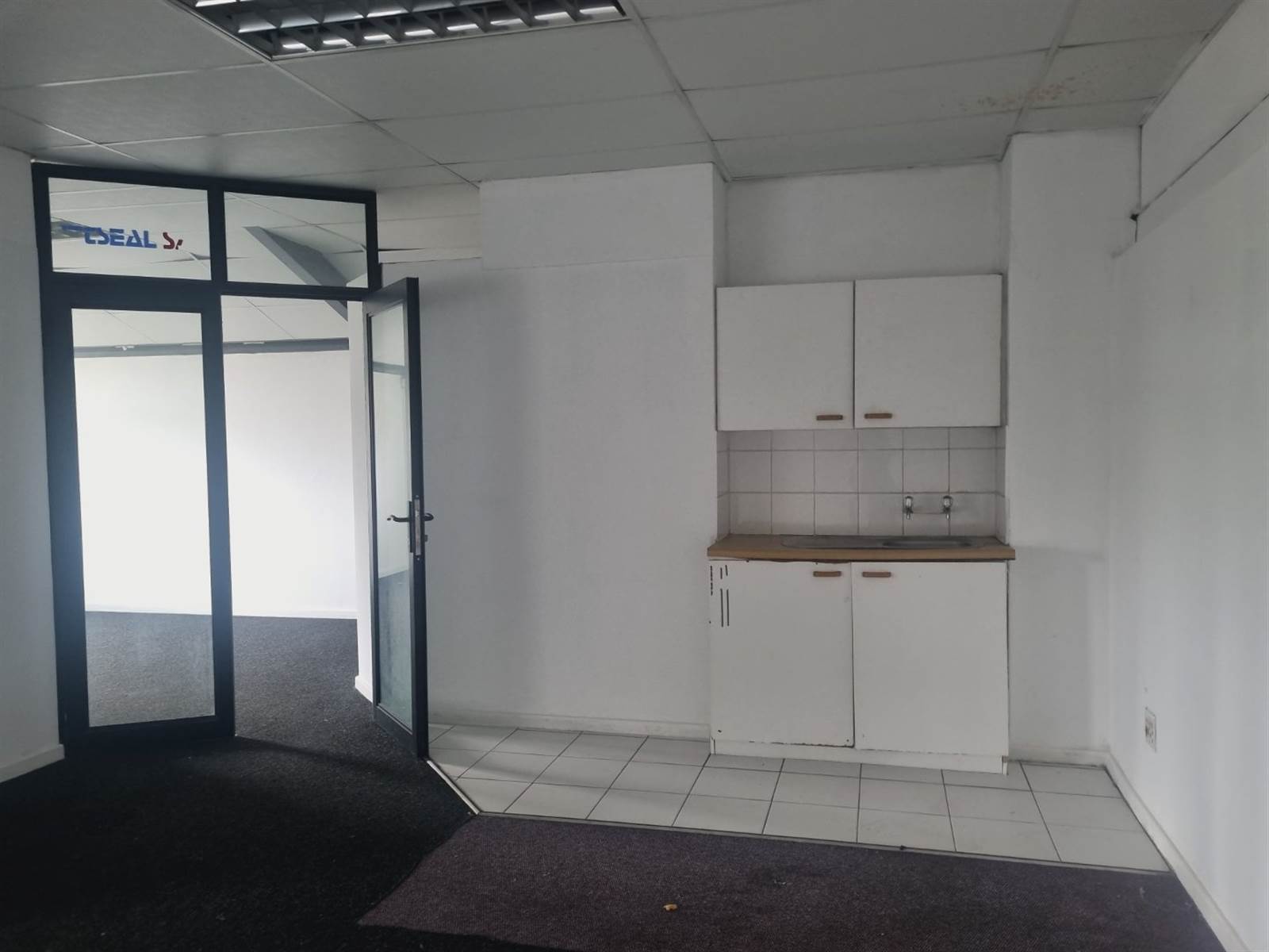 180  m² Commercial space in Milnerton photo number 17