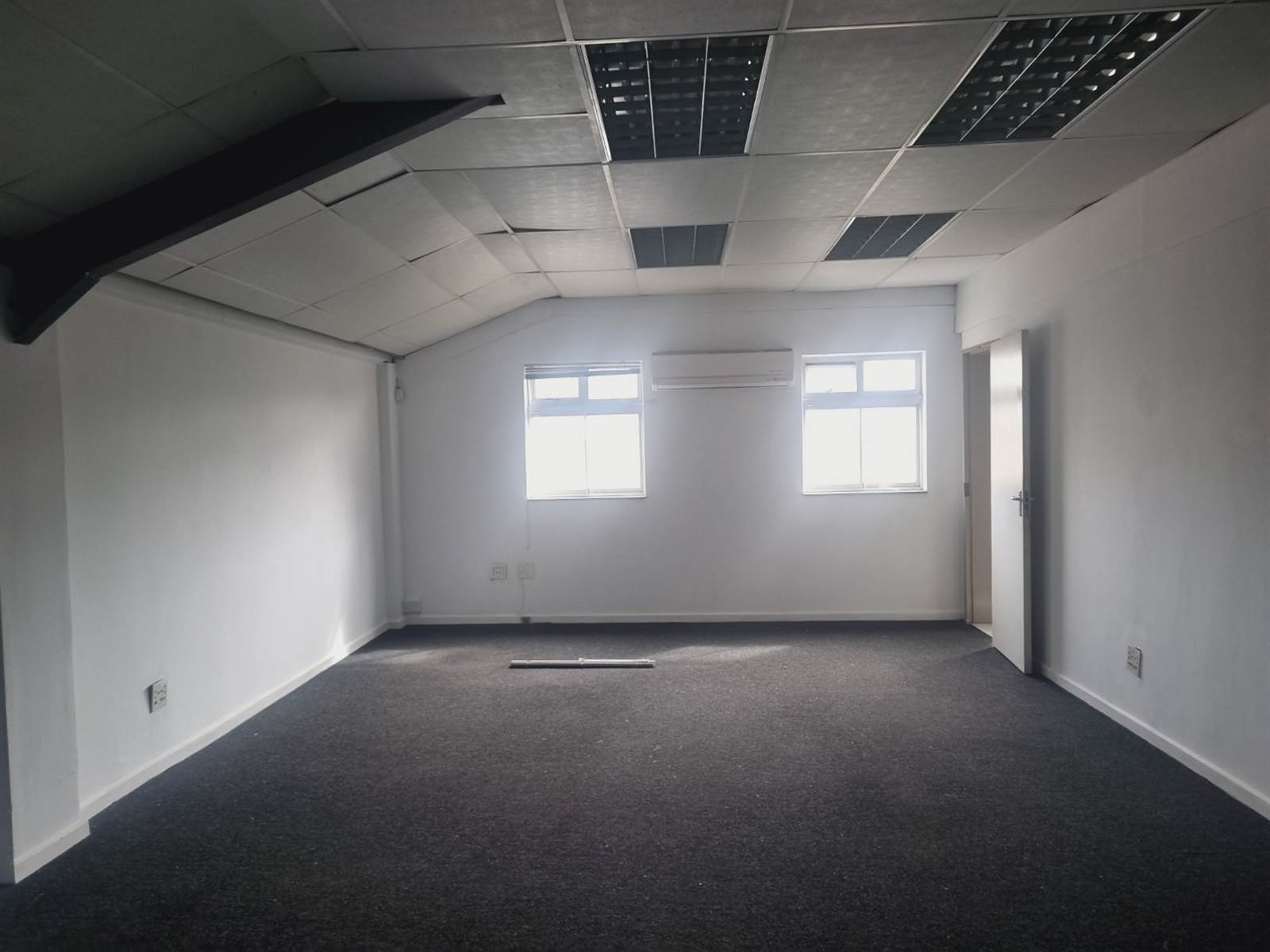 180  m² Commercial space in Milnerton photo number 21