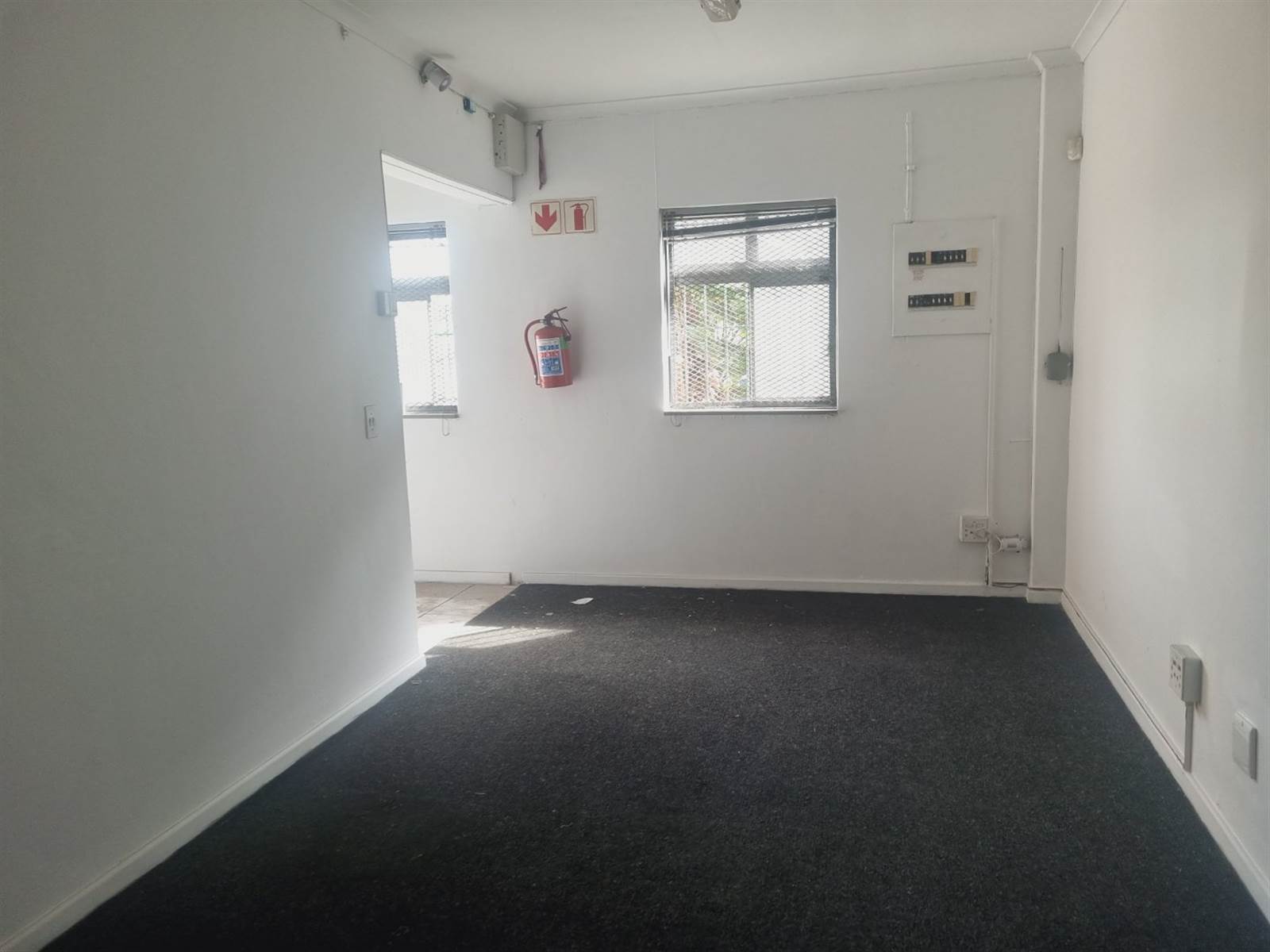 180  m² Commercial space in Milnerton photo number 16
