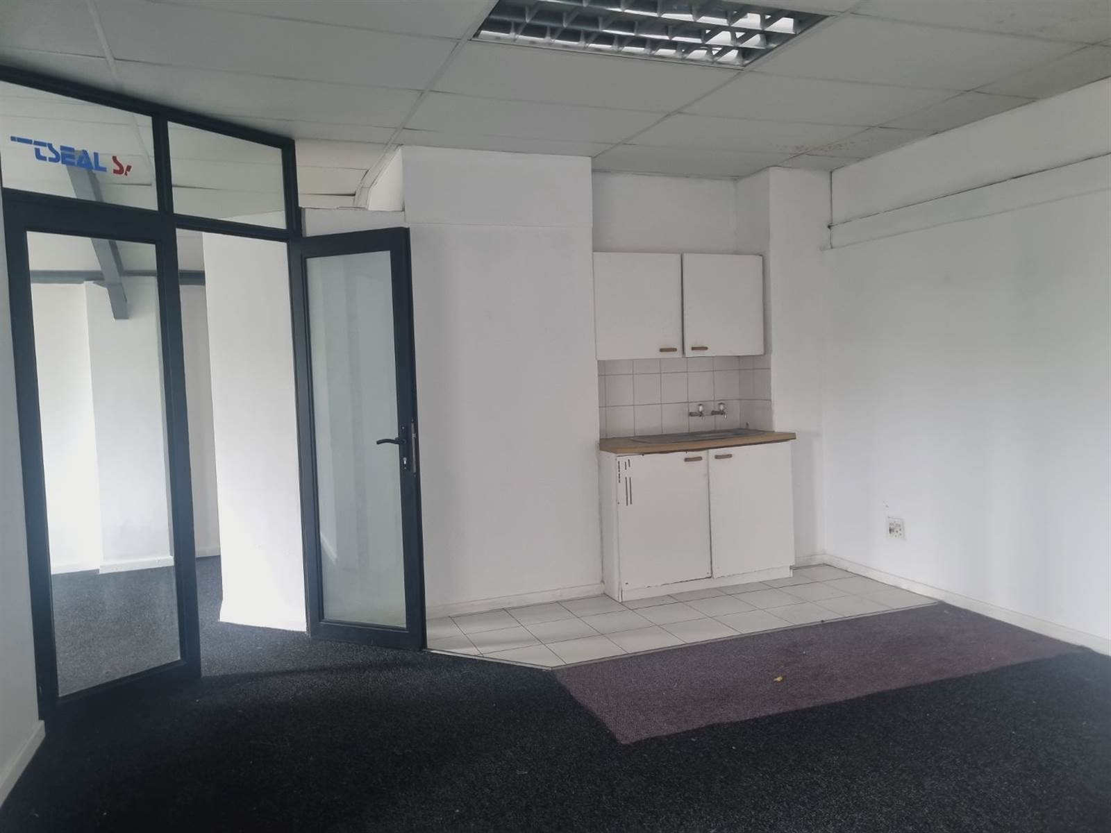 180  m² Commercial space in Milnerton photo number 2