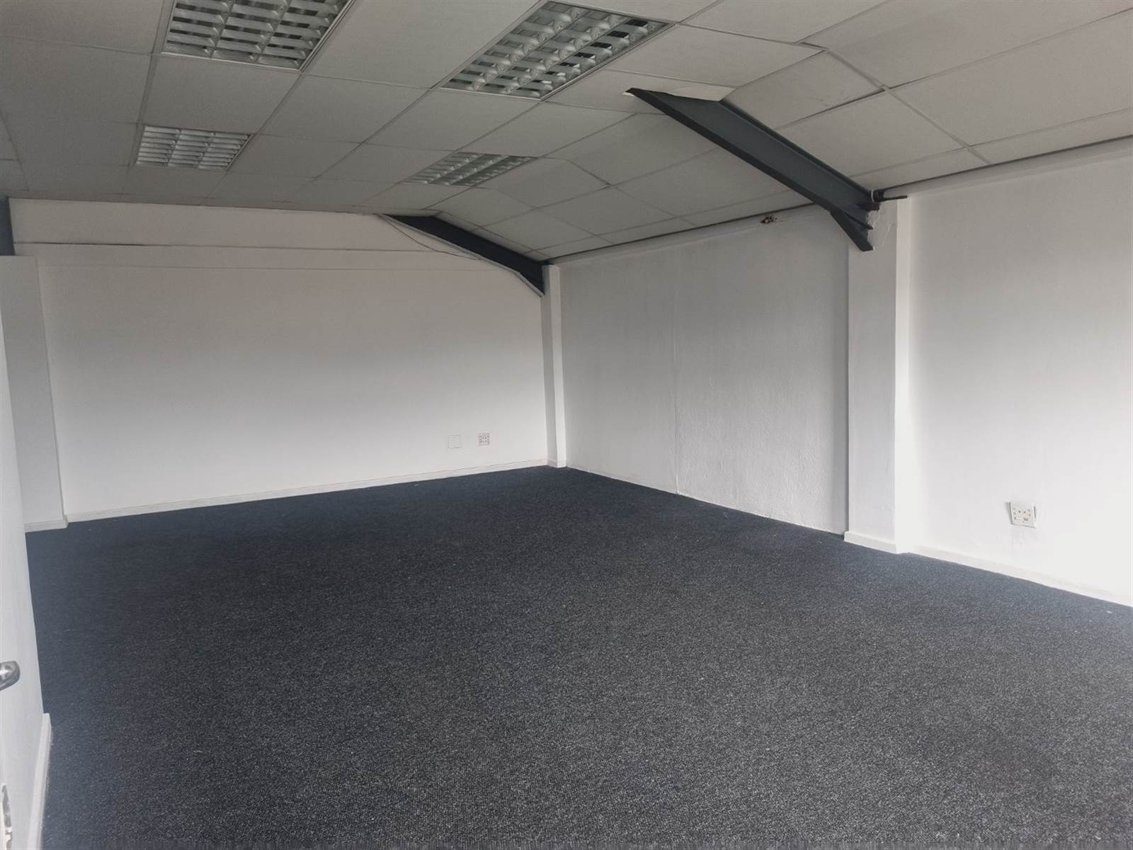 180  m² Commercial space in Milnerton photo number 20