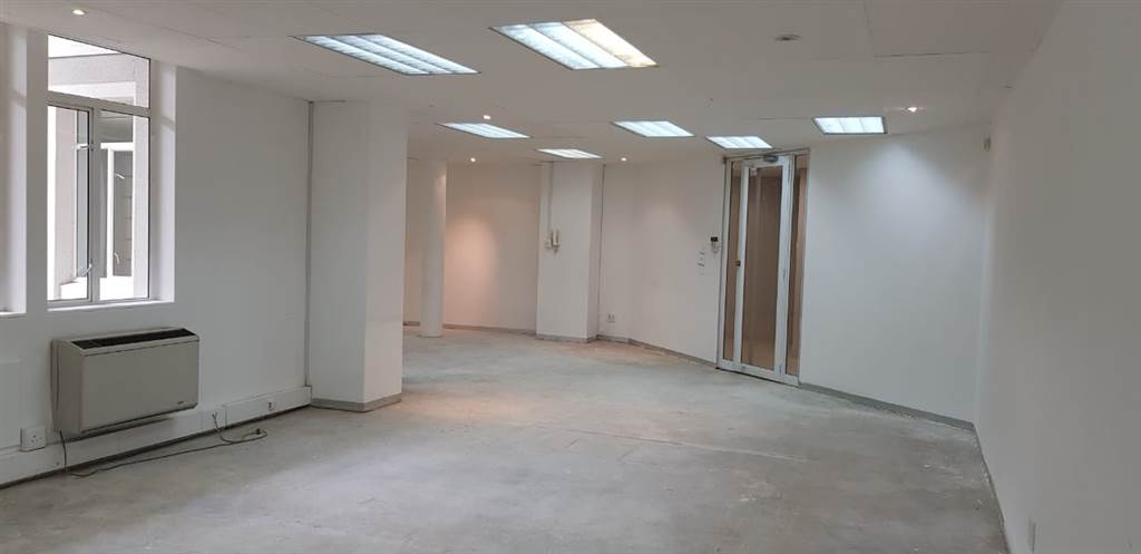 116  m² Office Space in Illovo photo number 2