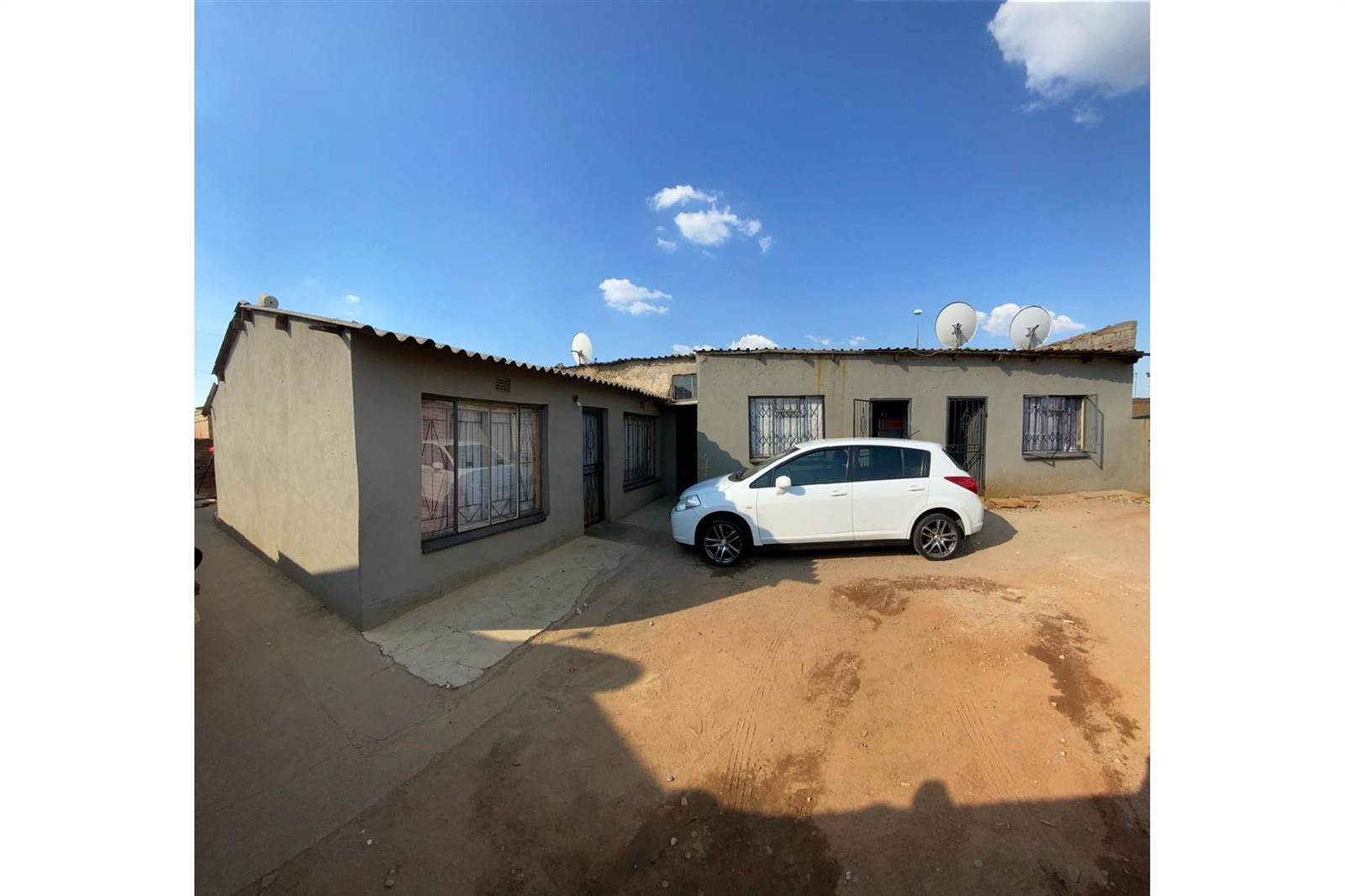 9 Bed House in Tembisa photo number 1