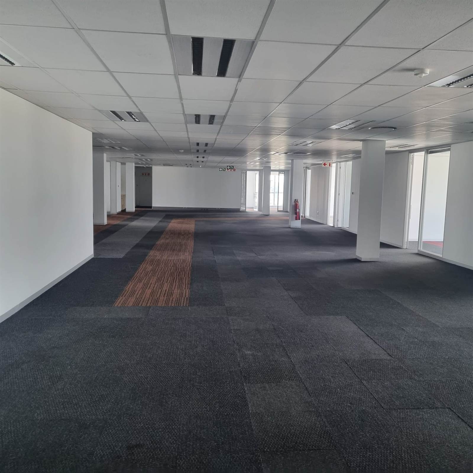 2660  m² Office Space in Glen Marais photo number 8