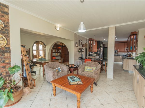 4 Bedroom House 4 Bedroom House