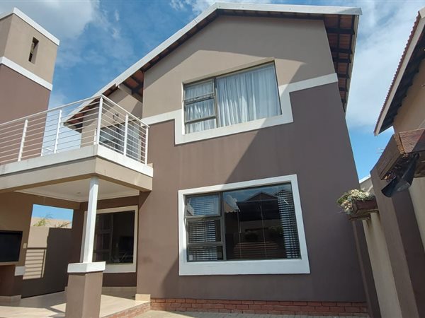 3 Bed Townhouse in Hillside
