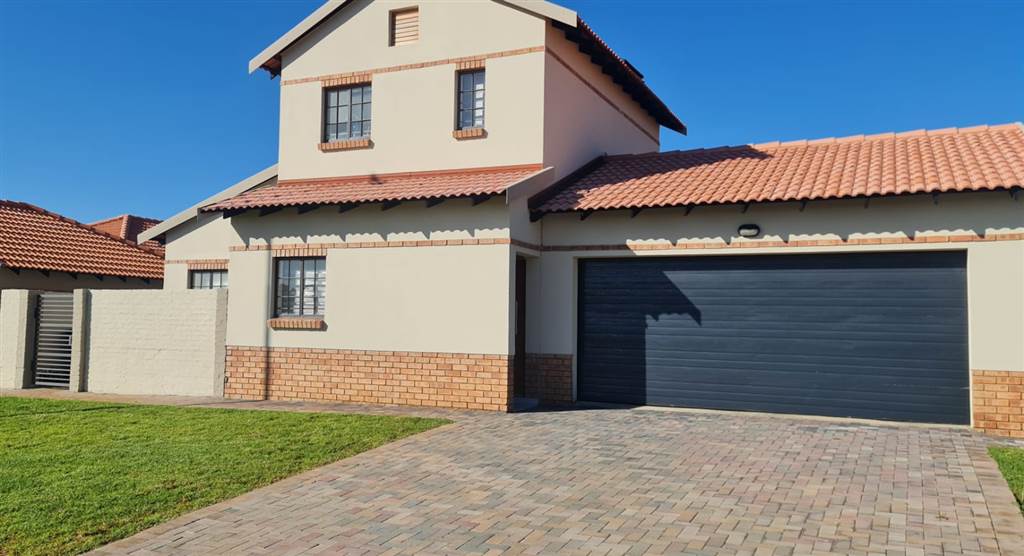 3 Bed House in Rustenburg Central photo number 15