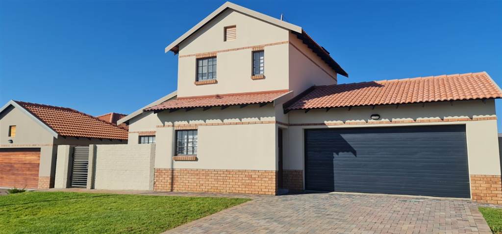 3 Bed House in Rustenburg Central photo number 16