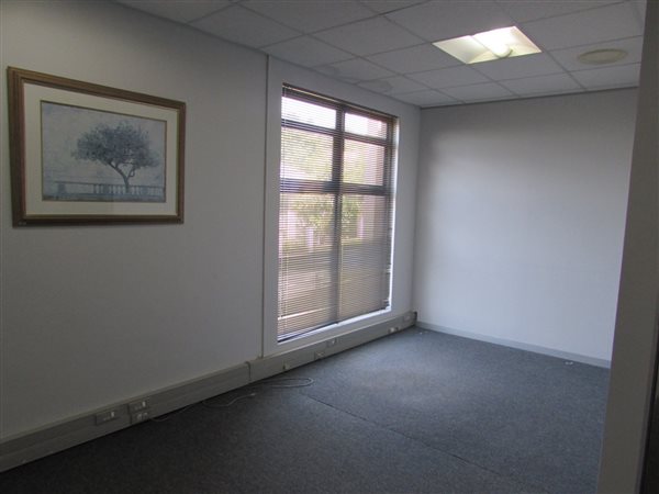 93  m² Commercial space