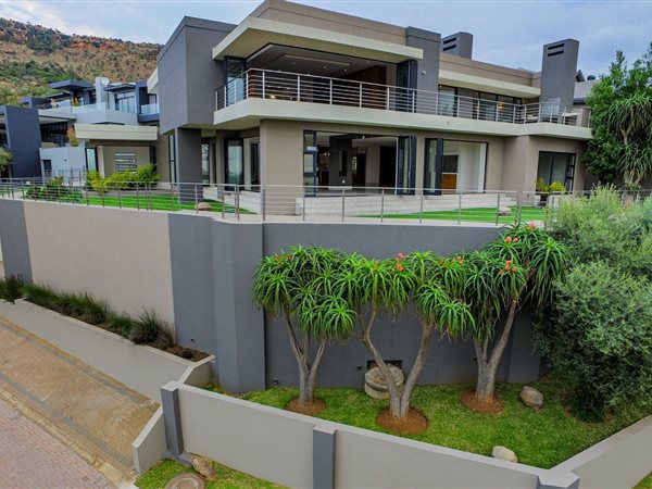 4 Bedroom House 4 Bedroom House