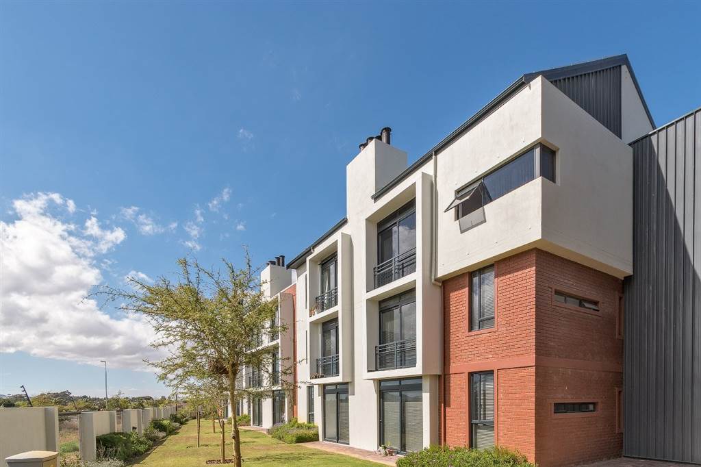 2 Bed Apartment in Vredekloof Heights photo number 1