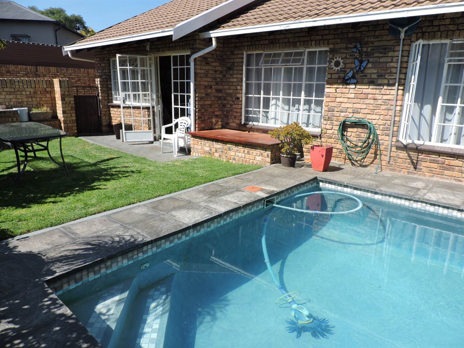 3 Bed Townhouse in Krugersdorp North photo number 2
