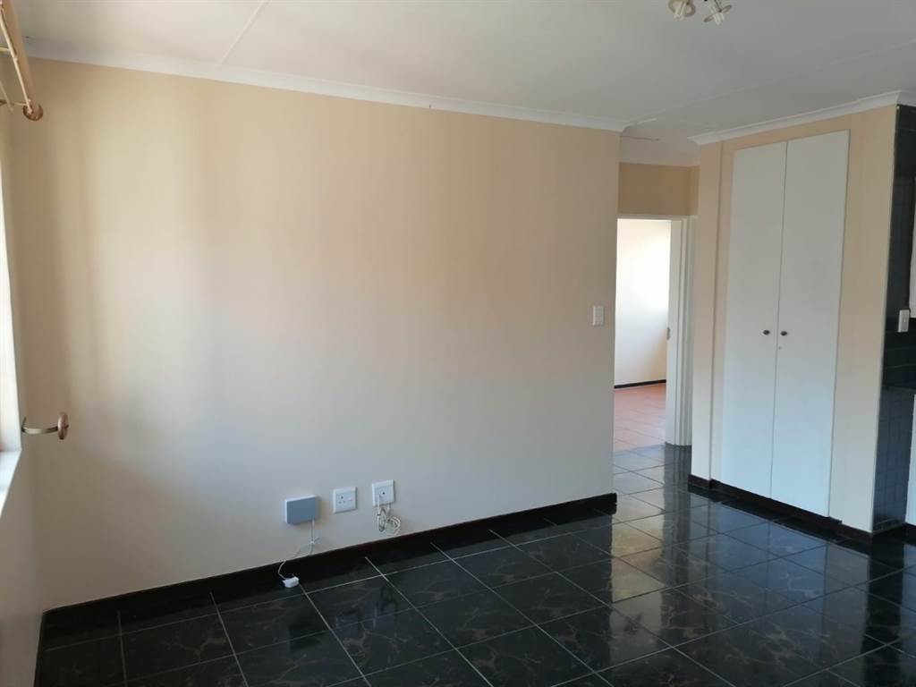 2 Bed Townhouse in Meyersdal photo number 9