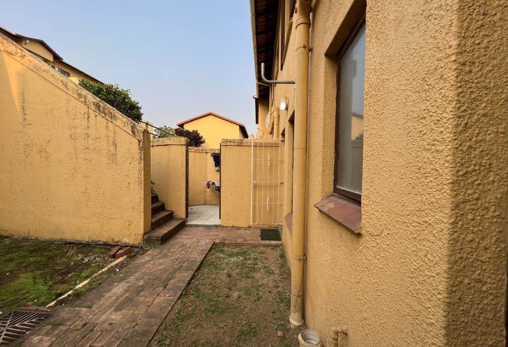 2 Bed Duplex in Empangeni Central photo number 12