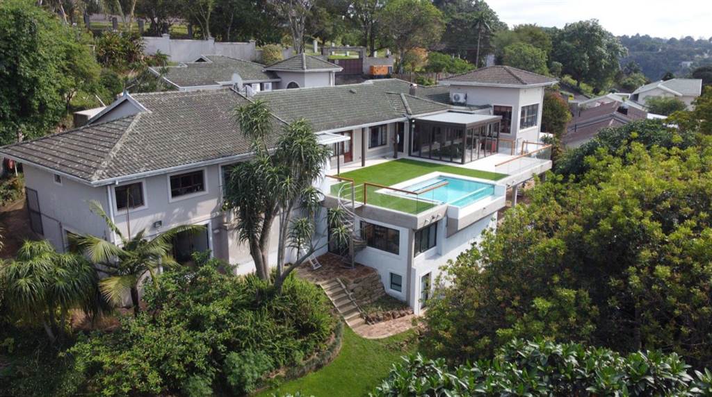 5 Bed House in Kloof photo number 5