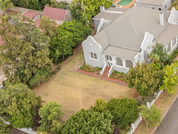 4 Bedroom House 4 Bedroom House