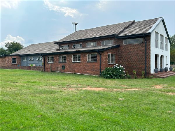5.3 ha Smallholding 5.3 ha Smallholding