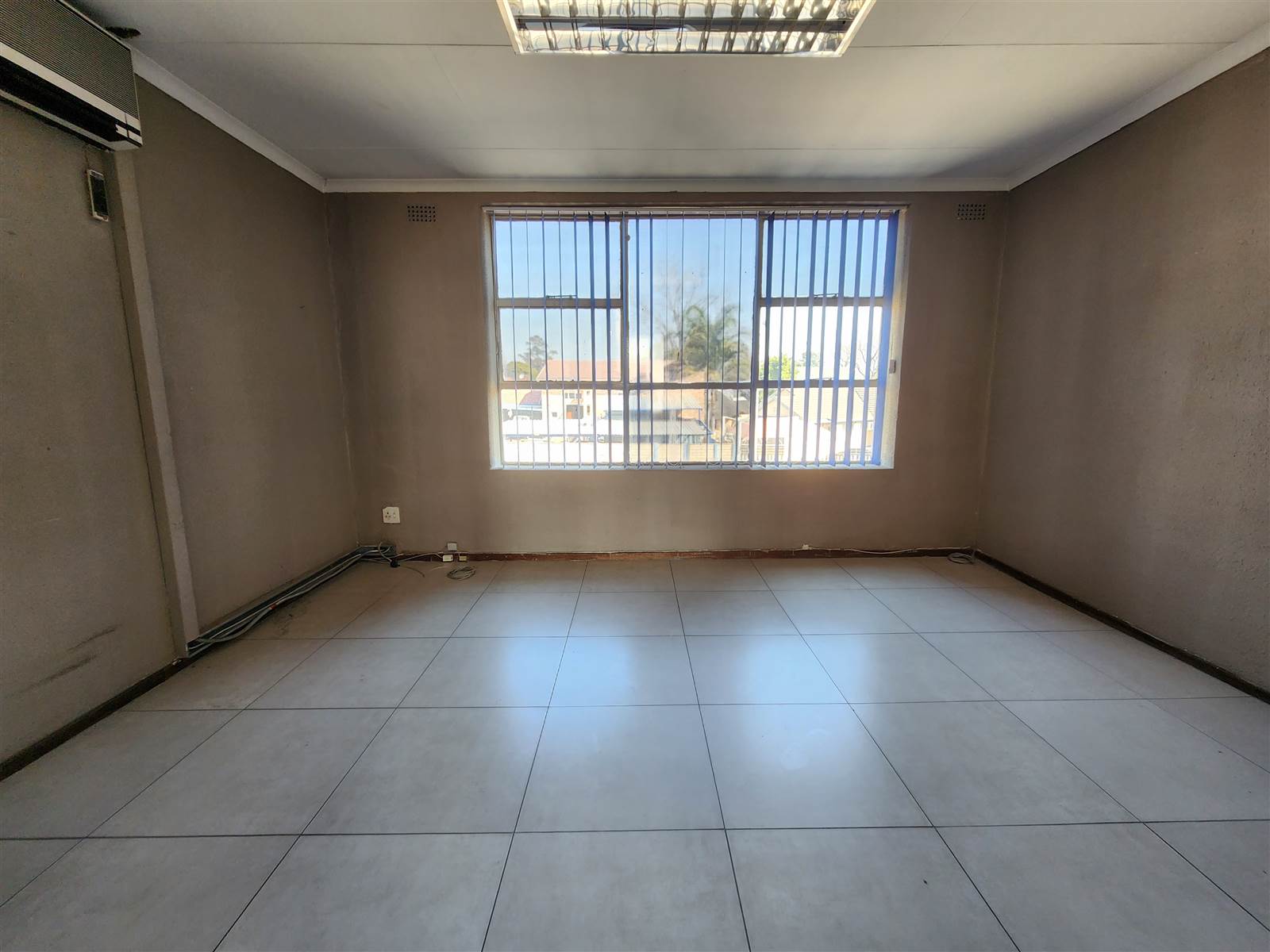 210  m² Commercial space in Eastleigh photo number 6