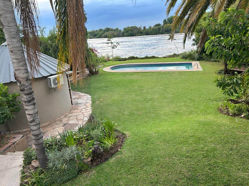 7 Bed House in Upington photo number 5