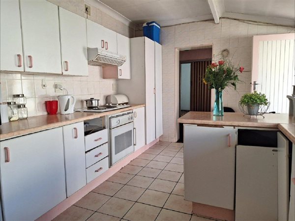 3 Bed House in Tileba