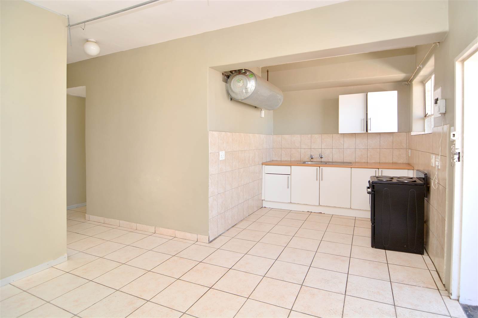2 Bed Apartment in Hillbrow photo number 1