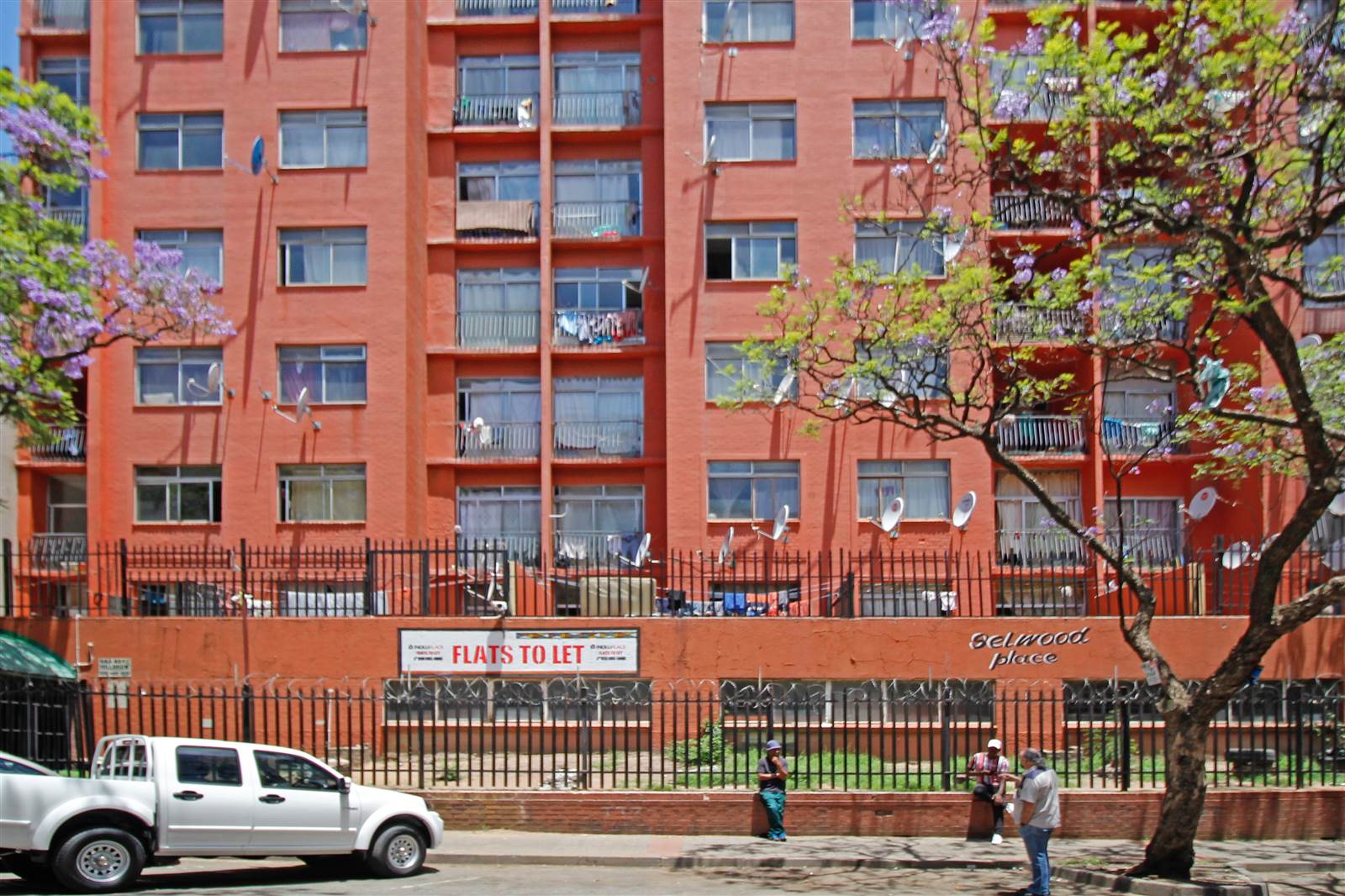 2 Bed Apartment in Hillbrow photo number 12
