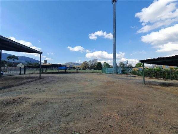 135  m² Commercial space